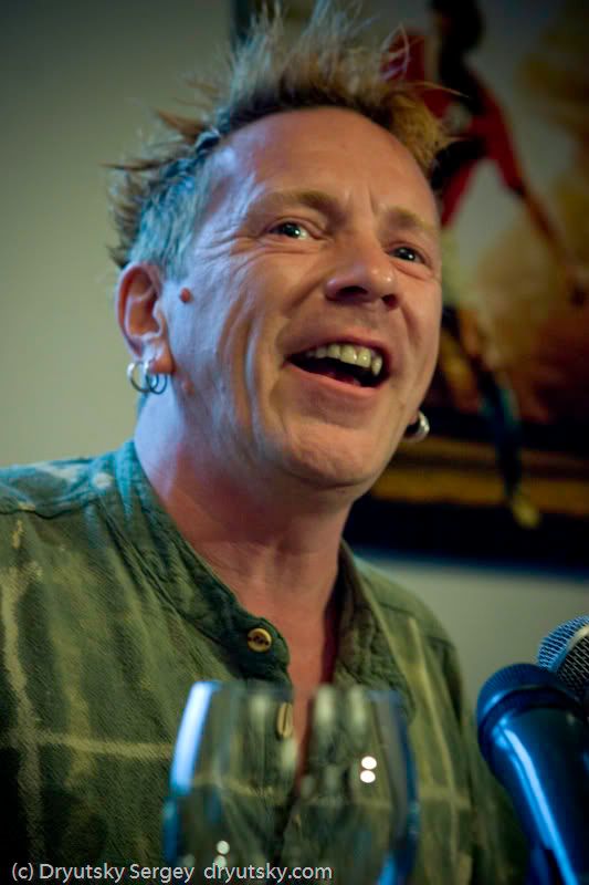 Sex Pistols показали безопасное шоу (фото, мнения)