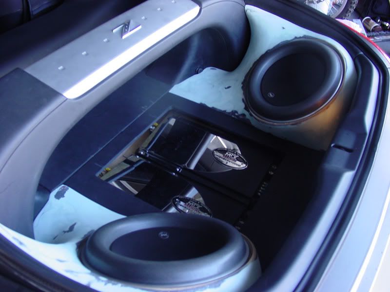 2004 Nissan 350z trunk space #3