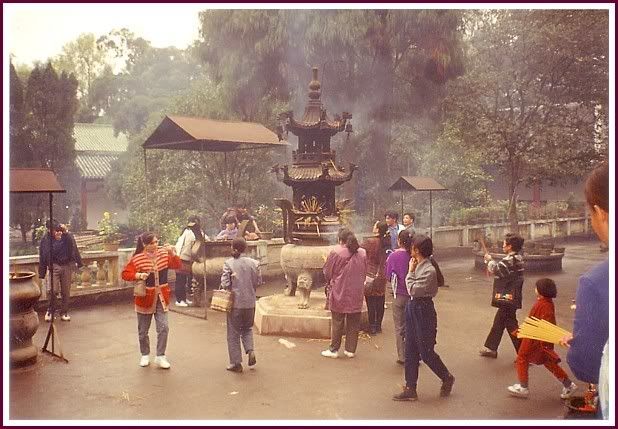 दबी छुपी भक्ति