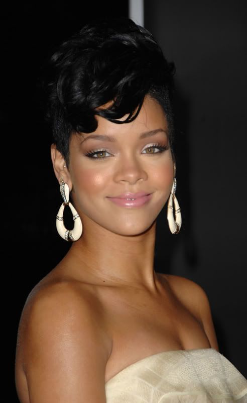 rihanna-ama-11238-8.jpg