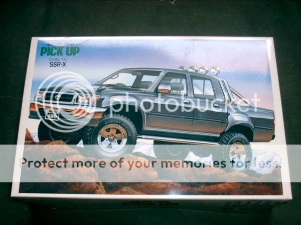  is a new and complete 1/24 scale 4x4 off road model kit, 1991 Toyota 