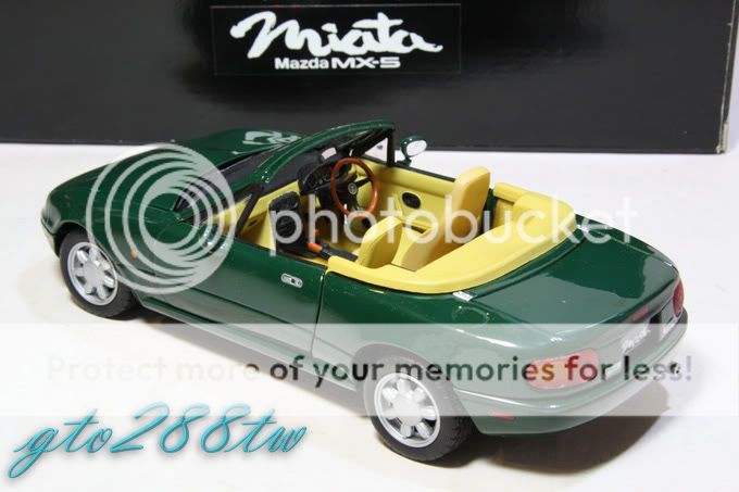 Kyosho 118 Mazda MX 5 Miata Roadster(Eunos) RHD(Green) Vintage BLACK