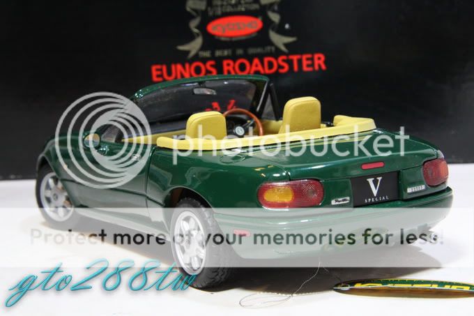 Kyosho 118 Eunos Roadster Mk.1 (Mazda MX 5 Miata) RHD(Green) BLACK