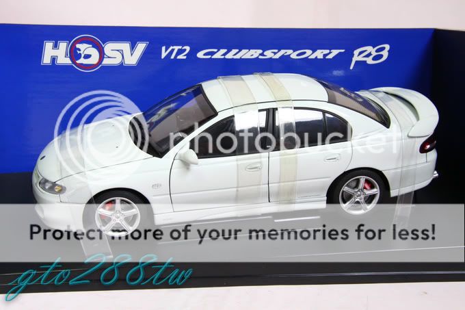 AUTOart 118 scale Holden HSV VT2 Clubsport R8 (white)  